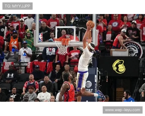 伦纳德弧顶三分定胜负,快船在最后关头完成逆转