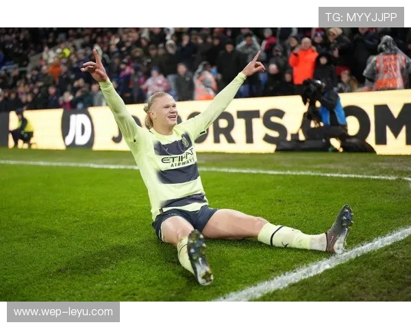 哈兰德点球稳稳罚进曼城再胜